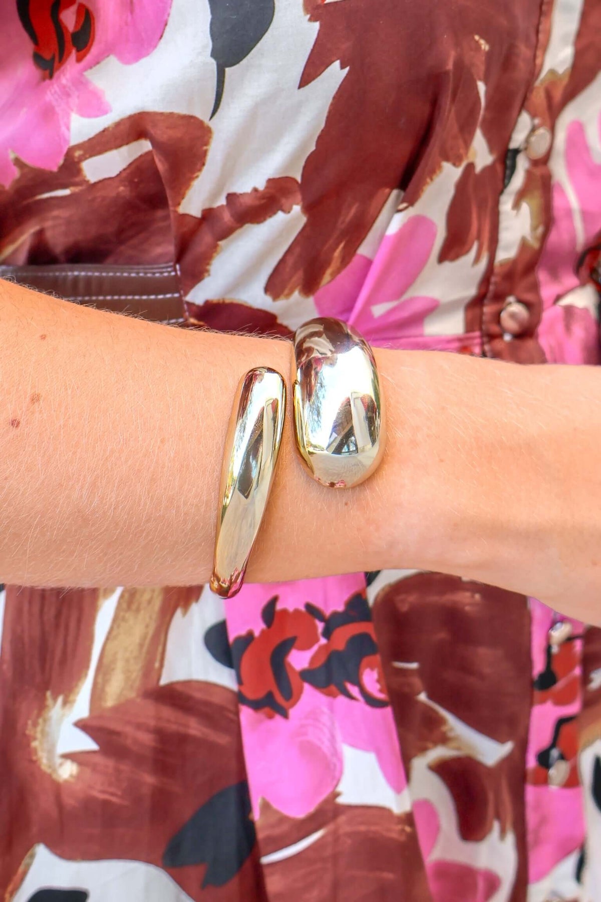 Looking Polished Lightweight Teardrop Bangle