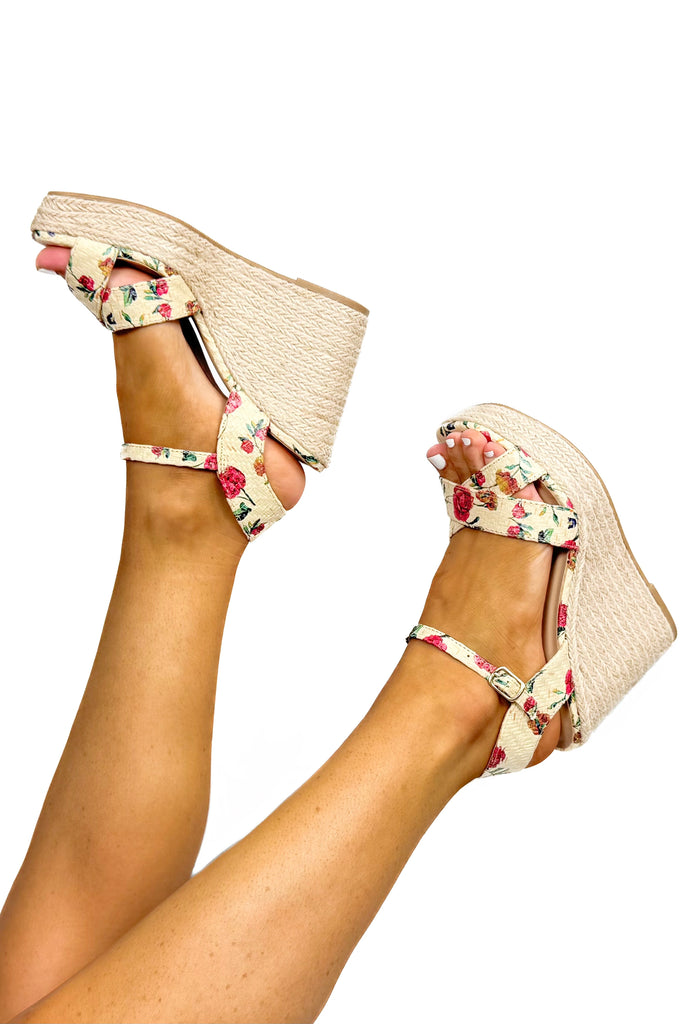 Raffia Wedges in White Floral