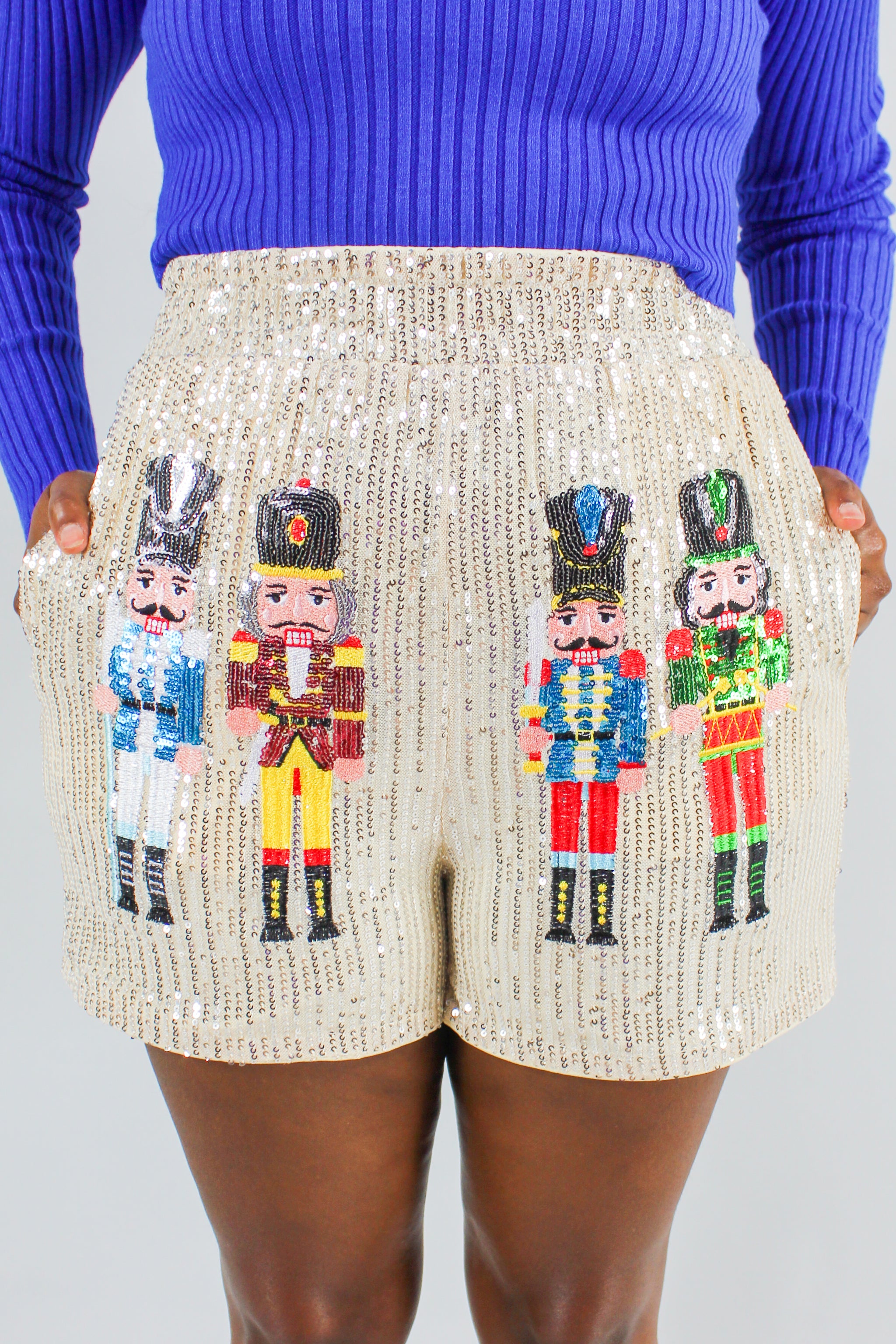 ボトムスその他 MVP WARDROBE Shorts with sequins all over ボトムスその他 MVP WARDROBE Shorts with sequins all over MVP