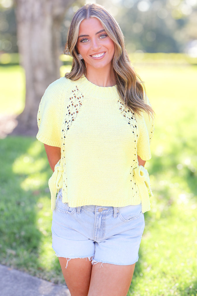 knit short sleeve top with side bow detail in lemon