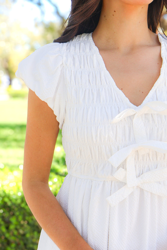 puff sleeve of bow front smocked dress in white